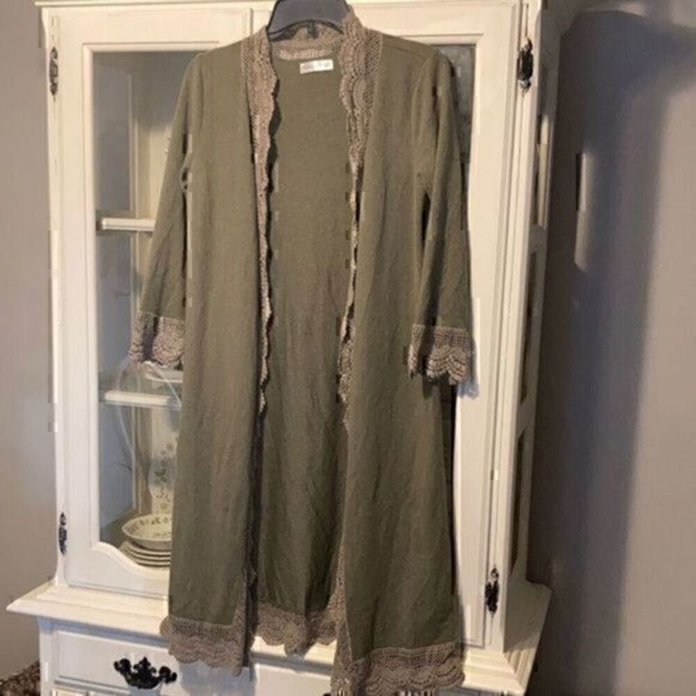 Tickled Teal medium cardigan   D